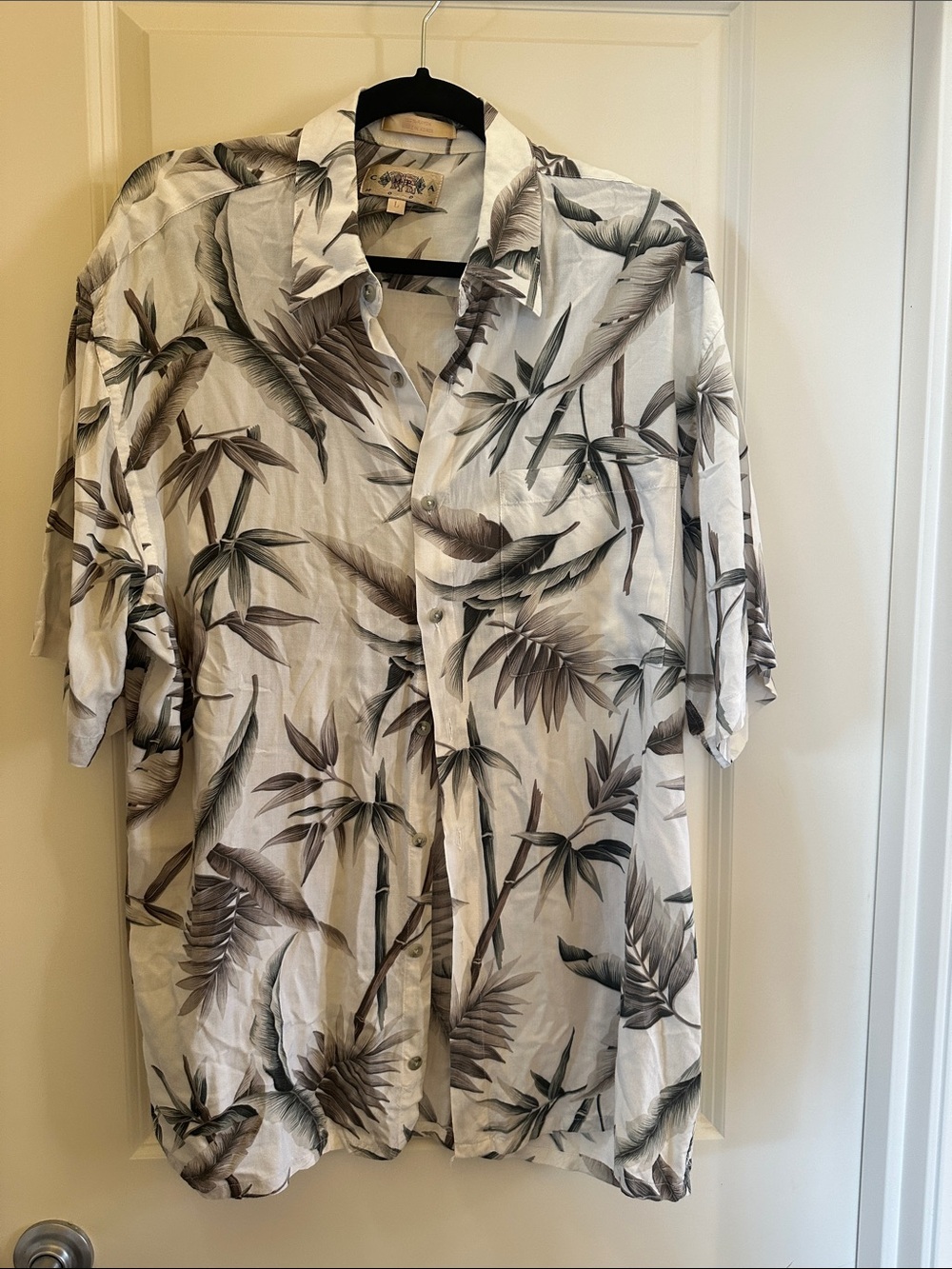 Campia Moda Beige and Gray Tropical Print Button-Up Shirt